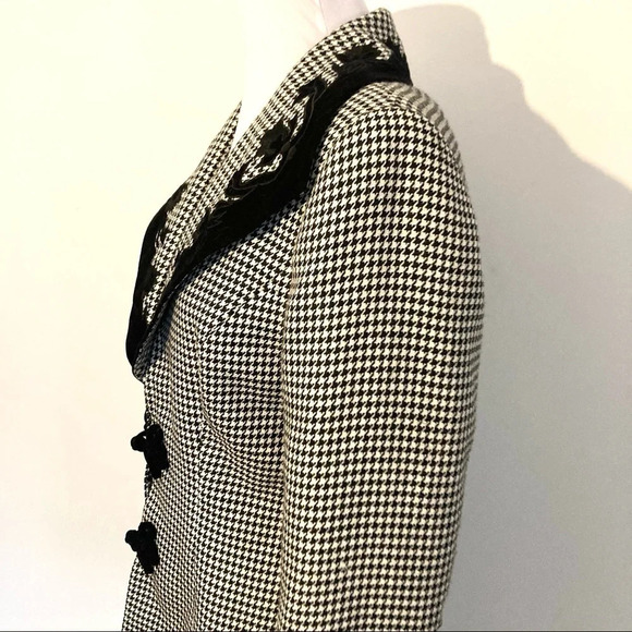 Vintage John Meyer of Norwich Houndstooth Blazer with Velvet Trim 8 - Picture 5 of 9